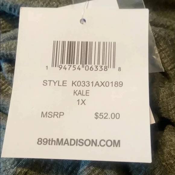 🌹Super cute plus size top🌹
BIN #5 - Picture 7 of 7